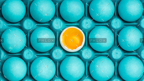 demo-attachment-8-minimal-visual-art-design-with-eggs-PEHTYBQ